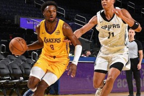 博彩NBA常规赛集结日再迎强敌，洛杉矶湖人手感冰凉，主帅态度：信心回归，资深球员宣示担当的简单介绍