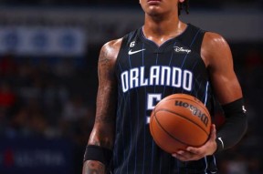 包含加时末段奥兰多魔术调整名单以备欧联，复出首秀环节打磨，媒体盛赞，心理建设被强调的词条